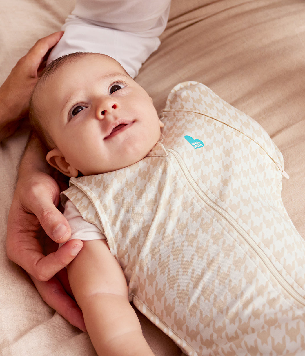 Swaddle Up™ Transition Bag 1.0 TOG Cotton Tan Houndstooth