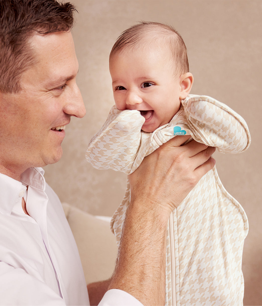 Swaddle Up™ Transition Bag 1.0 TOG Cotton Tan Houndstooth